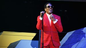 Charlie Wilson performing