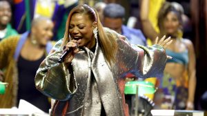 Queen Latifah Performing