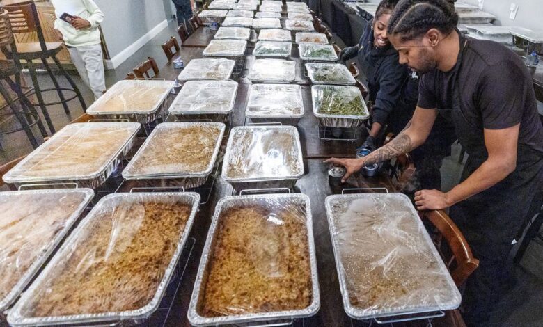 Atlanta nonprofits team up to deliver Thanksgiving meals, feed over 1,000