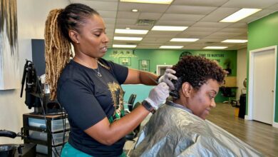 Cut, color, shave … support? Project trains Georgia hairstylists to be mental health advocates – WABE