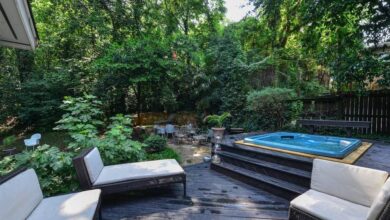 6 Atlanta Airbnbs with enticing hot tubs for cold-weather staycations