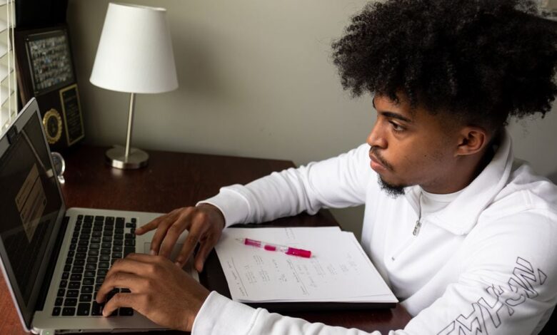 More metro Atlanta Black and Asian students learning virtually