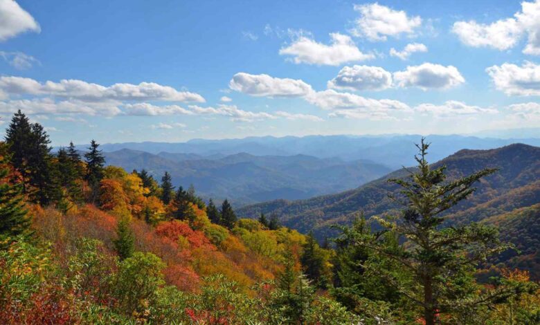 32 Charming Mountain Towns To Visit This Fall