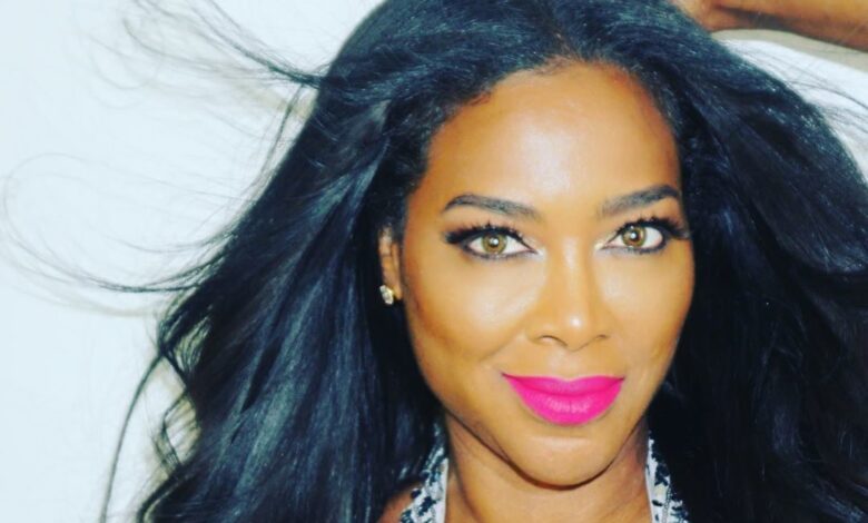 Kenya Moore Shows Off Full Head of Natural Hair in All Its Glory