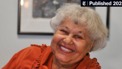 Vivian Hewitt, Who Amassed a Major Collection of Black Art, Dies at 102