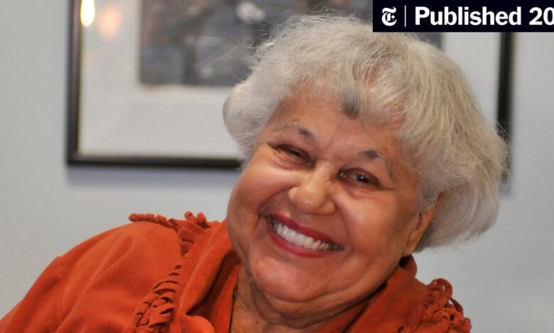 Vivian Hewitt, Who Amassed a Major Collection of Black Art, Dies at 102