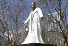 Civil rights activist, broadcast pioneer receives statue in downtown Atlanta – 95.5 WSB