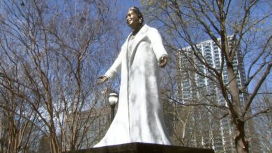 Civil rights activist, broadcast pioneer receives statue in downtown Atlanta – 95.5 WSB