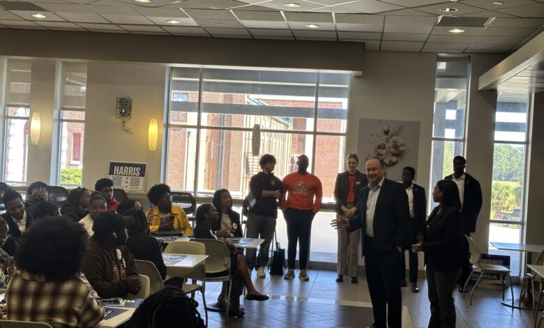 Harris-Walz campaign office in Savannah hosts Emhoff, Harris