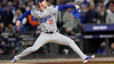 Freeman ties World Series record as Dodgers lead Yankees 3-0