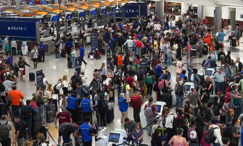 Airline recovery from tech outage leads to delays, cancellations