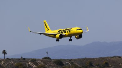 Spirit Airlines shares plummet as bankruptcy rumors emerge