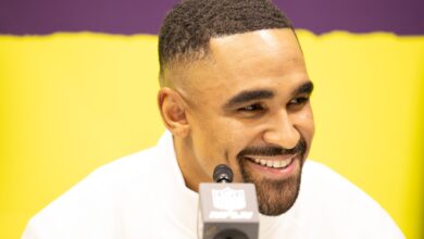Jalen Hurts honors Frankie Beverly’s legacy in New Orleans