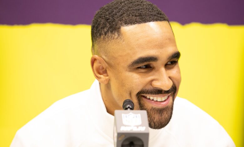 Jalen Hurts honors Frankie Beverly’s legacy in New Orleans