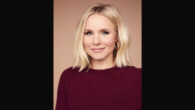 Kristen Bell returns to host the SAG Awards for a second-time